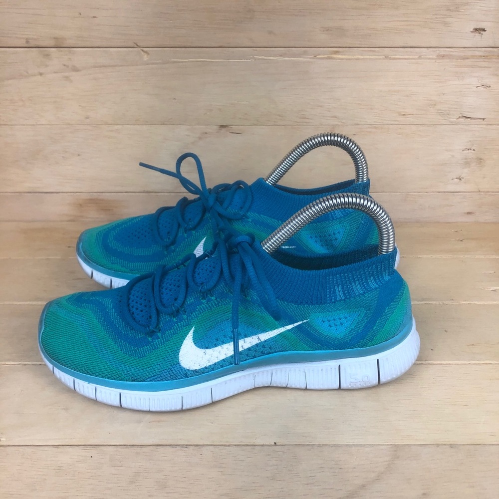 Nike free 5.0 flyknit running shoe women’s sz-8